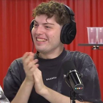 flordesakkura's profile picture. shippera y panelista de este portal de noticias  (obviamente la cuenta secundaria de una futura abogada)