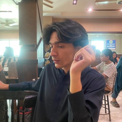 1937_skatepark's profile picture. i peeled my face off, it revealed the same face