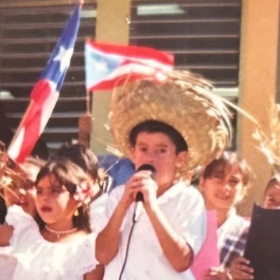 ofashowgirl's profile picture. nada que uma camisa de força nao possa resolver