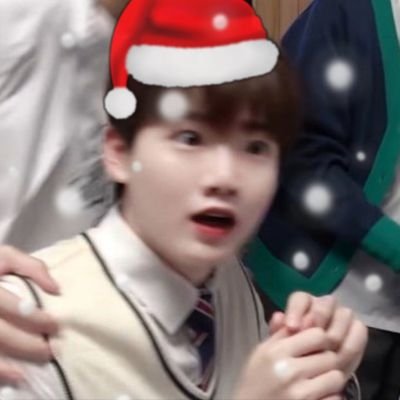 kyukyu___990's profile picture. ジュンギュの喉仏が私の栄養源です。
二の腕のふわふわ感も好きです。手が綺麗なとこもいいですよね。唯一無二の歌声もギャグ線も大好物です。
いつか永住権をジュンギュの喉仏に移したいですね(なーに言ってんだか)
ジュンギュと同じ2000年生まれ
しっかりファンアカウントです