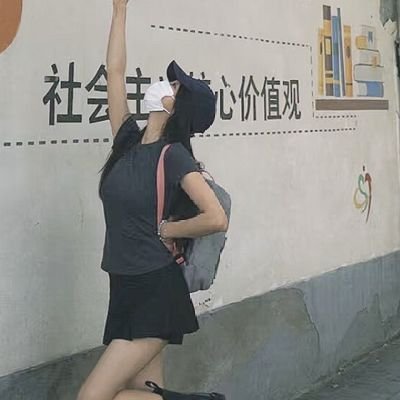 Ploily_zipzip's profile picture. 