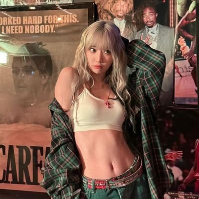 UNIVERSESLUTTY's profile picture. 