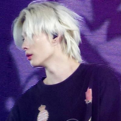 actuallycrush's profile picture. ⠀ ⠀ ݁ㅤㅤㅤ𖦹 19yr ◞ ⠀ ⠀ girlki of @edtwt ﹖ ﹖