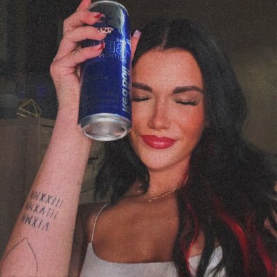 rebelroxiexo's profile picture. queen of daddy issues