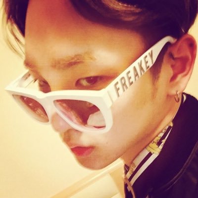 pIeasuresh0p's profile picture. once again i…put in my headphones and lose myself in my music…because music…is the only drug allowed in korea