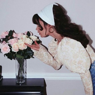 _iiih0_'s profile picture. وهل تظّن أن الزمن يأتي بمثلي مرتين ، تخسي .