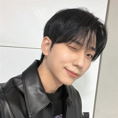 9l0ve1's profile picture. 