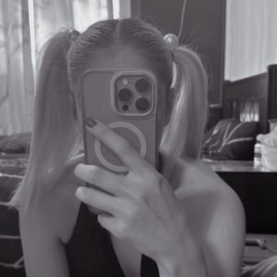 imeli2001's profile picture. 