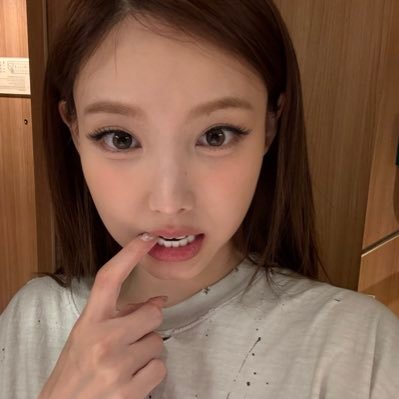 sheispoems's profile picture. 