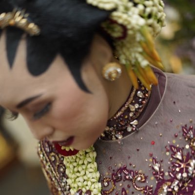 fiendfrst's profile picture. Suka ngomongin skincare & parfum tapi bukan expert. Sering jajan, suka  jalan-jalan, kadang berkebun, kadang  bikin kue 😄