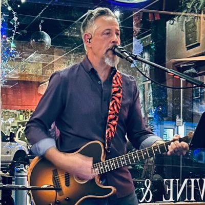 GoDavidHunt's profile picture. I talk on radios when things get sporty! •INDYCAR spotter for @coltonherta + IMSA for @vassersullivan •marketing chief @GetWiseGroup •dad of 3 amazing girls