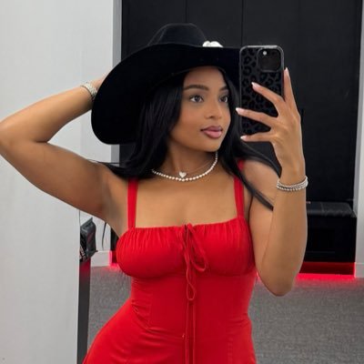 alayshia_s's profile picture. ✟ || A Woman in Sports || Director of On-Campus Recruiting @TexasTechFB