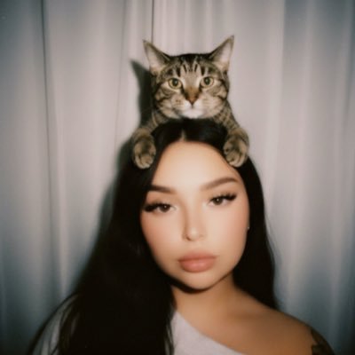 loveyouemm's profile picture. 