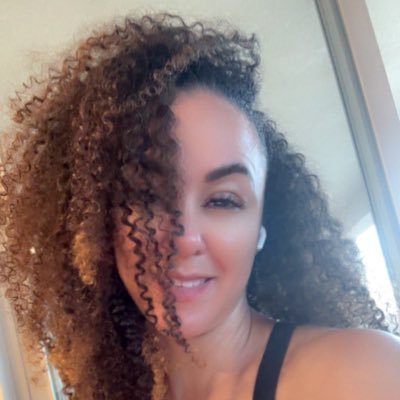 TastiestPeach's profile picture. I am 🦇💩🤪