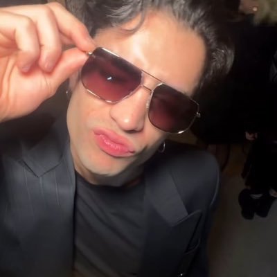 lvsaaronm's profile picture. @ArnMercurio ✨