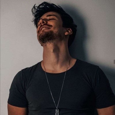 sh3r_adab's profile picture. ﮼أَبْجَدِيّةْ﮼ضَلْعِي﮼الأيْسَرْ ﮼تَنْبُضْ﮼فِي﮼مُفَضِّلَتِي﮼بَينَ ﮼شَوْقٍ﮼وكِبرِيَاءْ..