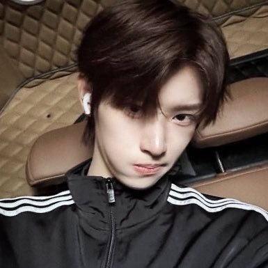 raysaymeow's profile picture. 