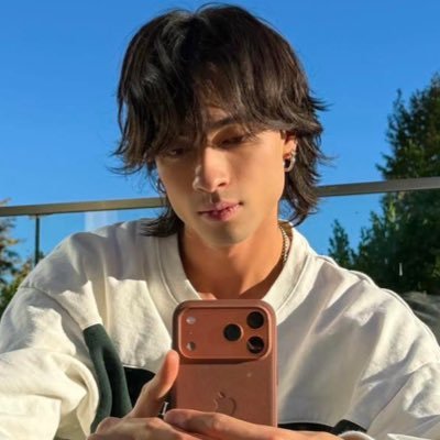 seb_moy_updates's profile picture. ••• 📢 𝐎𝐅𝐅𝐈𝐂𝐈𝐀𝐋 @ImSebastianMoy 𝐔𝐏𝐃𝐀𝐓𝐄𝐒 ••• •••✨ACCOUNT OWNERS: Jace 🍒 & Sienna 🦋••• 💙 Stay up to date with the latest Sebastian news!!!