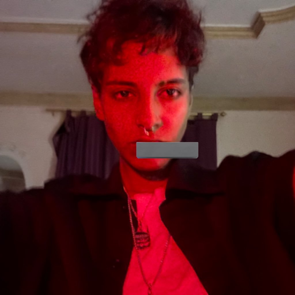 twilightgothx's profile picture. he