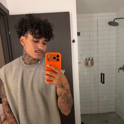 NueveWayne's profile picture. 18+ NSFW other socials @ 7yr1c