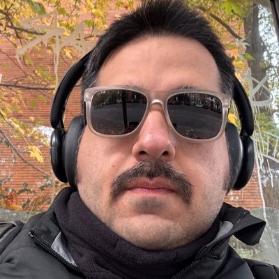 rezhaaj's profile picture. Sono molto forte
یه آدم معمولی که گاهی فکر میکنه