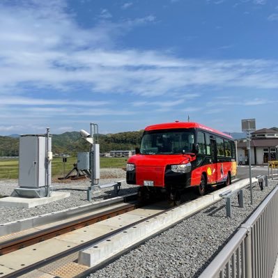 InakaJCT's profile picture. こんにちは！いなかです。実際に旅したローカル鉄道、廃線、離島などをYouTubeで紹介することを準備中です。ポイ活もやってます。廃墟、廃道、田舎の風景、外国の風景も好きです。SFC🟦持ち→JGC🟥も目指してコツコツ。無言フォロー失礼いたします。