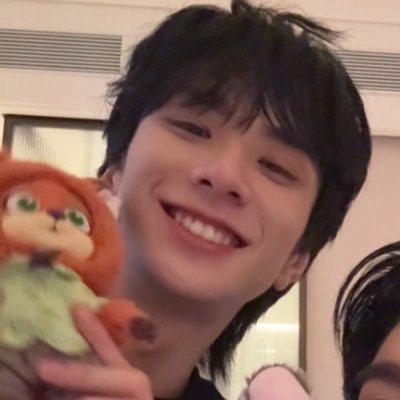 aiiimeow's profile picture. realhia's child ⤷ editor ` ⑅ ˚꒰ thirdwanholic 🎞️.꒱