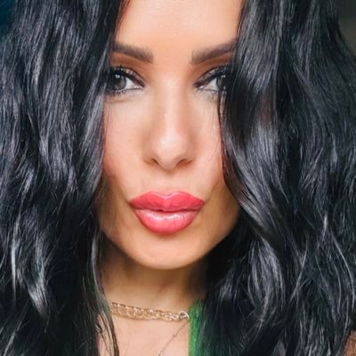 BelleBloody's profile picture. "No hay mujer más poderosa, que la que sanó en soledad, mientras estaba en guerra con su propia mente". Mis fotos de Cantabria, cine, terror y fitness…