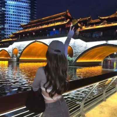 DreaminginBedt's profile picture. 赤いワインに映る光が、まるで心のノートみたい💫