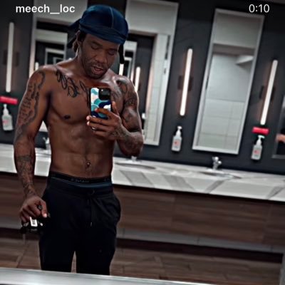 meechloc's profile picture. 📍Killa City🤫🤐11/9 as Real one was born‼️Insta; @meech__loc grower 🪴exotic bully breeder @designerbulliekc #bosswearbrandclothing #dagarden #GGG #pescatarian