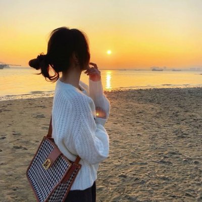 Kurumi503749870's profile picture. 희망이 사라진 것 같을 때, 당신의 내면을 들여다보고 당신의 영혼을 찾아보세요. 당신 안에 영웅이 있다는 것을 알게 될 것입니다. 꿈을 쫓는 것은 어렵지만, 누구에게도 당신의 꿈을 훔치지 못하게 하세요.