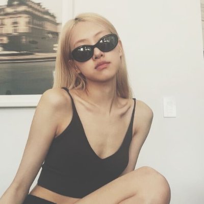 dreaminmg's profile picture. 𝐑𝐎𝐋𝐄𝐏𝐋𝐀𝐘 ~ 1997 ; A vision of ethereal beauty — graceful yet fierce, Roseanne Park.