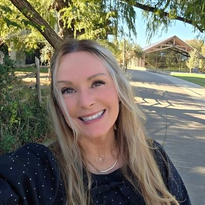 TeslaTakesOver's profile picture. Artist🪻Pets 🩵 Texas Llama Rancher 🦙 Tesla  ❤️ SpaceX ✨️ Garden pics 📸 https://t.co/aE6rjmFQSB
https://t.co/v5Va0VxgPy