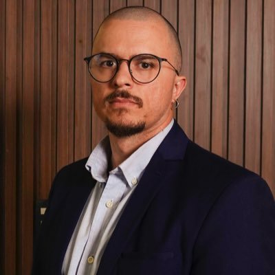 MakotoJr's profile picture. 😎 Já escrevi 1 livro, fui capa de jornal usando babydoll e tive 1 time de fut. americano @alligatorsfa 🐊
⚡O que Gestão de Negócios, Mkt e Tântra têm em comum?