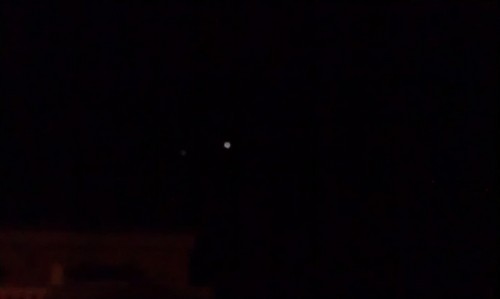 VES EL PUNTO BLANCO DE LA FOTO?. ES LA TIERRA. UN PUNTO EN EL UNIVERSO. QUE DIMINUTOS SOMOS.