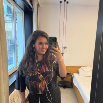 eringallagher96's profile picture. we’re through the looking glass now, folks