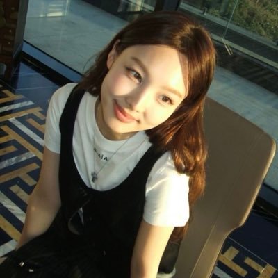 shieboz's profile picture. 💭 ⋆˙⟡ whispering thoughts in shades of blue ☁️ ✦ calm chaos, quiet warmth 📍𓂃 paris | shi’s safe place 🩵