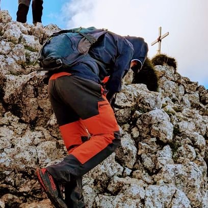 albobia's profile picture. La butxaca mig plena o mig buida, depèn de com ho mires,baixos i palmes a la Ferretería Rosario.