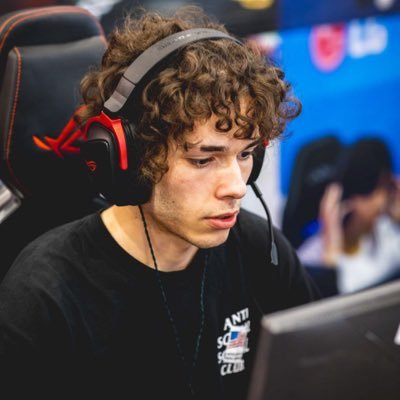 nnicovl's profile picture. Val | 20 | 🇮🇹 | x2 lan🇮🇹