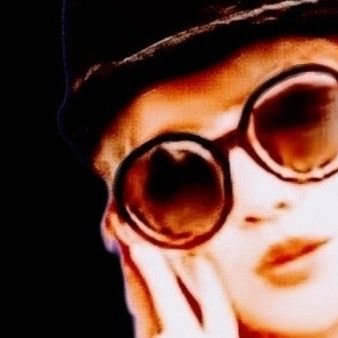 ayu17453370's profile picture. 70年代80年代90年代の音楽が好きです✵
尊敬するアーティストのイラストを描いています✎

無言フォロー失礼いたします🙇🏻‍♀️´-