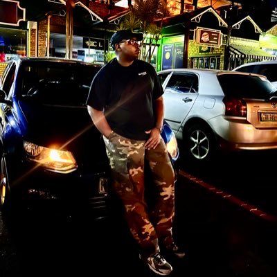 moeketsi__x's profile picture. chill attorney || we really love music over here || #LH44 x #LN4