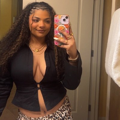 ulovetia's profile picture. perpetually anxious and tired, but in a ✨cute✨ way | Neuro & Psych M.A.| Mental Health Therapist|🌈 *personal views & content*