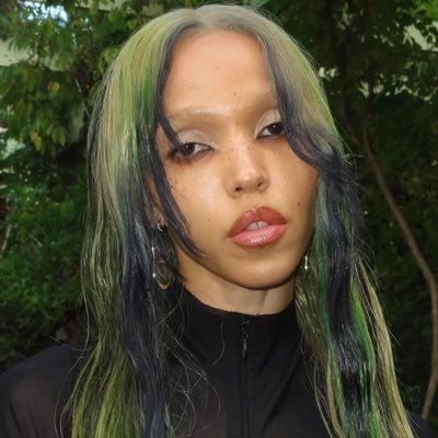 kissofaphoenix's profile picture. minor 🎧🎮🎥 bitch find something to do, i’ll tell you what you can do, play in traffic