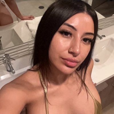 AyiaE50302's profile picture. 