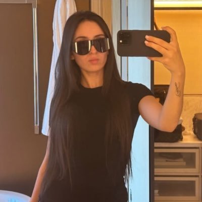 staracera_'s profile picture. ambre & sarah🩸🩸🩸