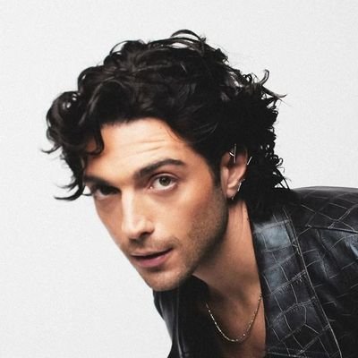 GianlucaGi73737's profile picture. official profile 
Italy singer 🇮🇹 
1/3 of IL volo group