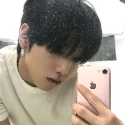 LEESEOHO_32's profile picture. 想你眼中只见美好事物
