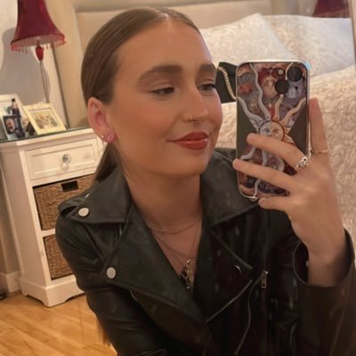 Joyxxsherlock92's profile picture. your spooky friend 🔮