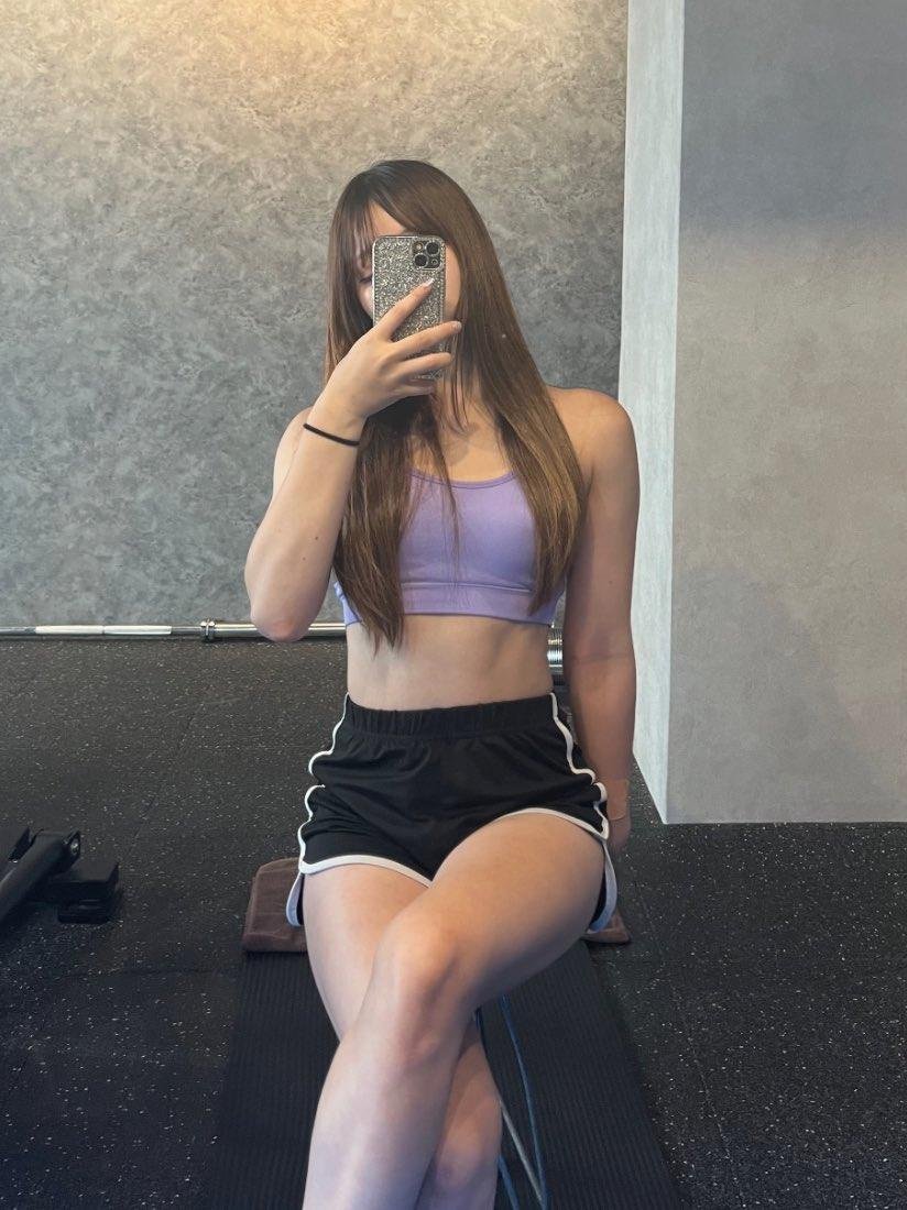 helenanrko58042's profile picture. たのしいことしたい！！！！( i 𖥦 i )⚠️