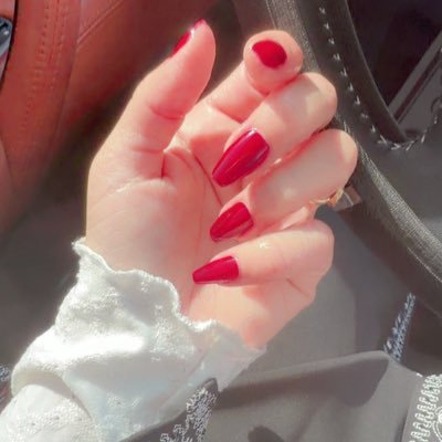 Sara11430's profile picture. لا صرت متسيد ومتعلي القمه خل الردي هرجته تبقى ع قدّه